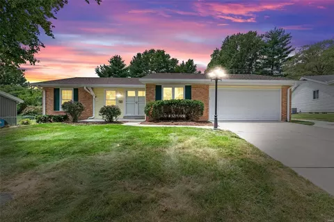 49 White Plains Dr, Chesterfield, MO 63017