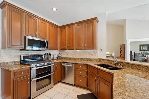 Kitchen - 730 Hawk Run Dr, O'fallon, MO 63368 photo 2 of 3