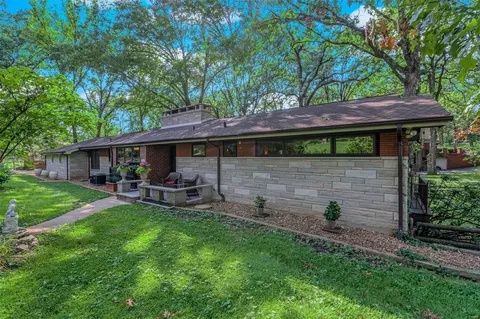 8921 Granbury Cir, Saint Louis, MO 63123