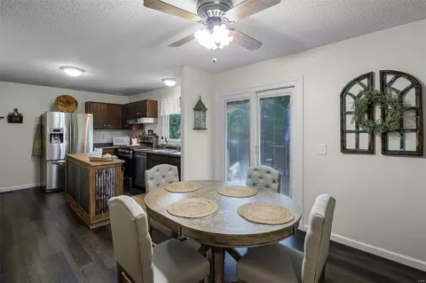 211 Straightoak Ct, Ballwin, MO 63021 photo 5