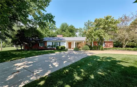 31 Ladue Ests, Creve Coeur, MO 63141