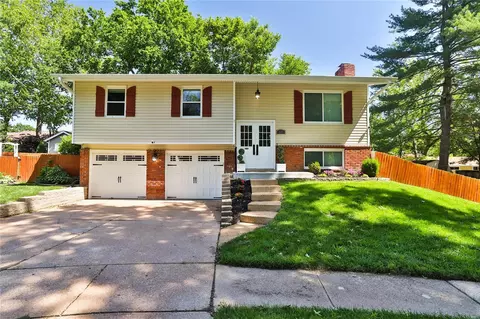 407 Tulsa Ave, Ballwin, MO 63021 photo 4