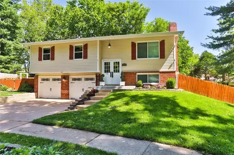407 Tulsa Ave, Ballwin, MO 63021 photo 3