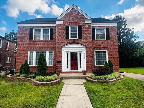 7220 Canterbury Dr, Saint Louis, MO 63121