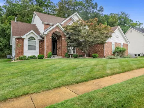 738 Southern Hills Dr, Eureka, MO 63025 photo 2