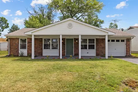 1 Flamingo Dr, Saint Peters, MO 63376