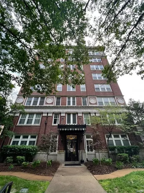 5330 Pershing Ave #102, Saint Louis, MO 63112