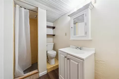 Bath - 7111 Edison Ave, Saint Louis, MO 63121 photo 2 of 2