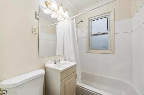 Bath - 7111 Edison Ave, Saint Louis, MO 63121 photo 1 of 2