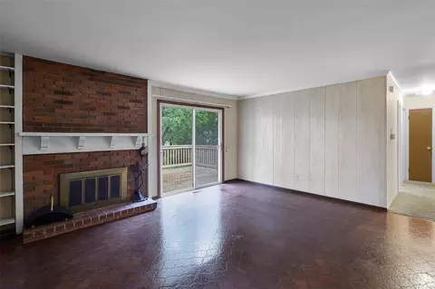 Living - 1004 Dutch Mill Dr, Ballwin, MO 63011 photo 2 of 3