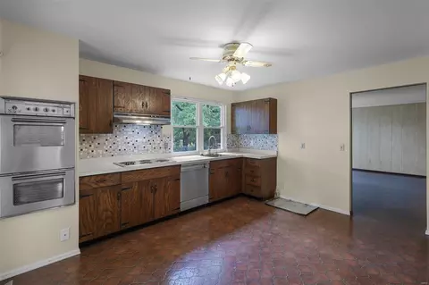 Kitchen - 1004 Dutch Mill Dr, Ballwin, MO 63011 photo 2 of 2