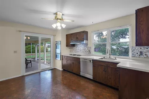Kitchen - 1004 Dutch Mill Dr, Ballwin, MO 63011 photo 1 of 2