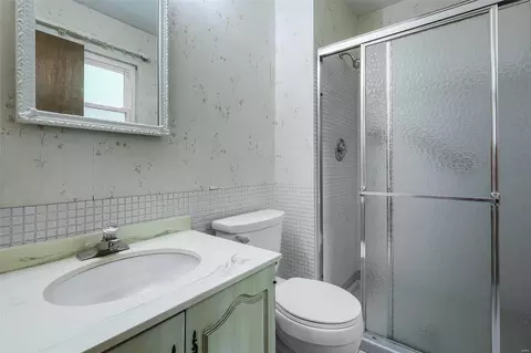 Bath - 1004 Dutch Mill Dr, Ballwin, MO 63011 photo 2 of 2
