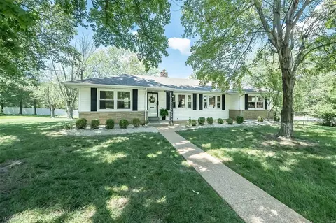 380 Wolff Ln, Ellisville, MO 63011