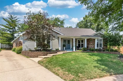 343 Oakleigh Woods Dr, Ballwin, MO 63011