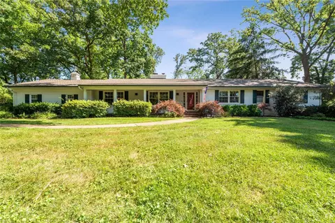 605 Twin Fawns Dr, Saint Louis, MO 63131