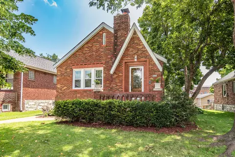 6132 Newport Ave, Saint Louis, MO 63116