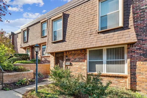 13506 Coliseum Dr, Chesterfield, MO 63017