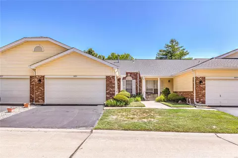 16051 Rose Wreath Ln, Florissant, MO 63034