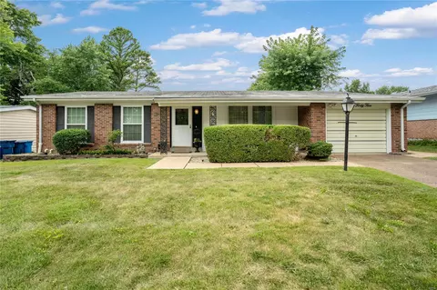 1545 Golden Gate Dr, Florissant, MO 63033