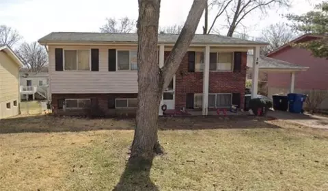 28 Evergreen Ct, Ballwin, MO 63021