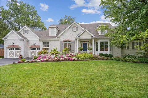 1715 Fawnvalley Dr, Saint Louis, MO 63131