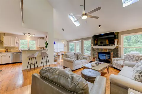 Living - 725 Kerley Ct, Wildwood, MO 63011 photo 1 of 1