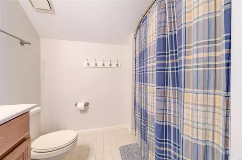 Bath - 725 Kerley Ct, Wildwood, MO 63011 photo 4 of 6