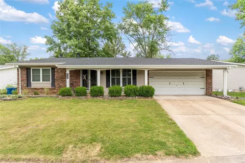 305 Statewood Dr, Ballwin, MO 63021