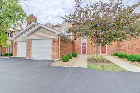 1332 Holgate Dr #E2, Ballwin, MO 63021
