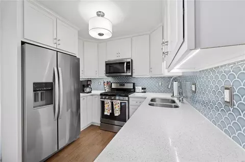 Kitchen - 1605 Whispering Creek Dr, Ballwin, MO 63021 photo 2 of 2