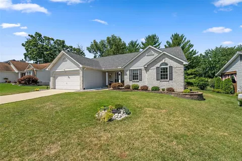 Exterior - 401 White Chapel Dr, O'fallon, MO 63368 photo 3 of 9