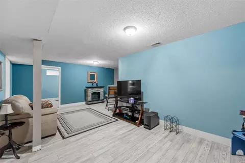 Living - 401 White Chapel Dr, O'fallon, MO 63368 photo 2 of 2