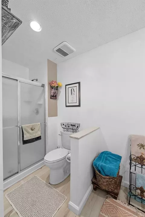 Bath - 401 White Chapel Dr, O'fallon, MO 63368 photo 3 of 4
