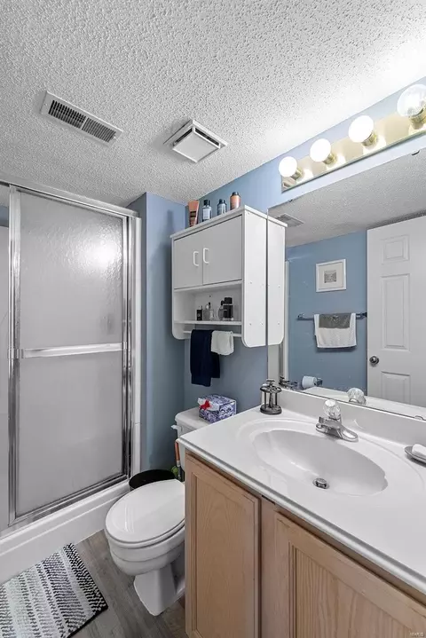 Bath - 401 White Chapel Dr, O'fallon, MO 63368 photo 4 of 4