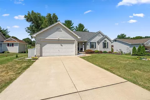 Exterior - 401 White Chapel Dr, O'fallon, MO 63368 photo 4 of 9