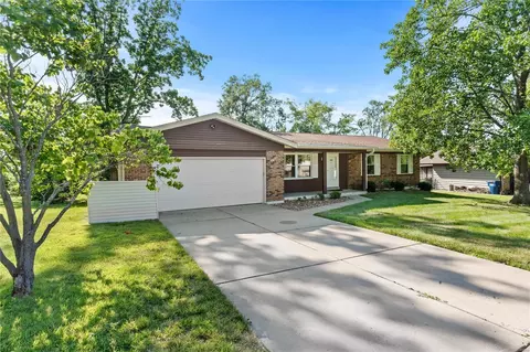 4108 Bridgehampton Dr, Saint Charles, MO 63304
