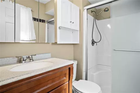 Bath - 4108 Bridgehampton Dr, Saint Charles, MO 63304 photo 2 of 2