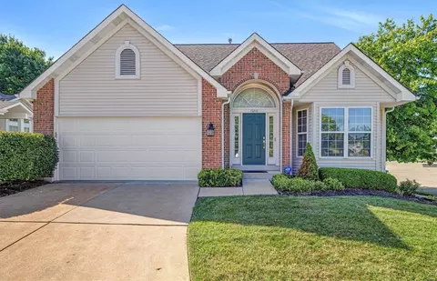 15216 Cambridge Terrace Ct, Chesterfield, MO 63017
