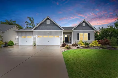829 Mule Creek Dr, Wentzville, MO 63385