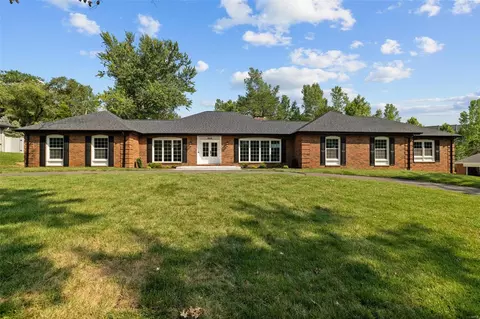 8008 Bennett Ave, Saint Louis, MO 63117