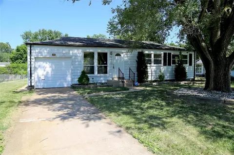 729 Kelvin Dr, Saint Louis, MO 63137