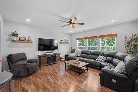 138 Keystone Ridge Dr, O'fallon, MO 63366 photo 9