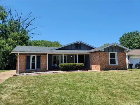 3145 Heatherton Dr, Florissant, MO 63033