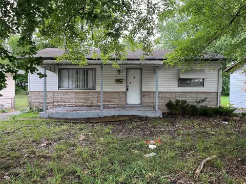 10520 Earl Dr, Saint Louis, MO 63136