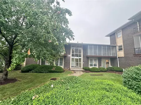 10379 Forest Brook Ln #G, Saint Louis, MO 63146