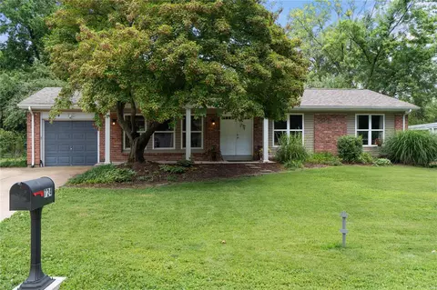 724 Ambois Dr, Saint Louis, MO 63141