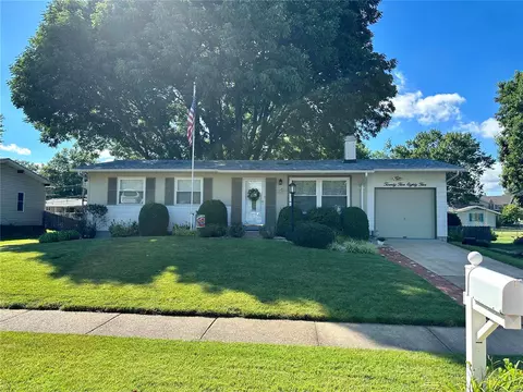 2585 Valley Brook Dr, Florissant, MO 63031