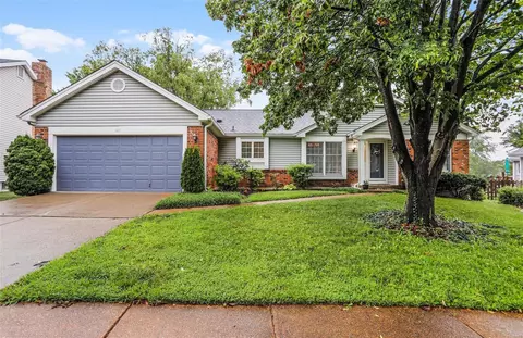 163 Crestmont Cir, Wildwood, MO 63040