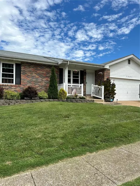 2541 Tanglewood Dr, Arnold, MO 63010 photo 1